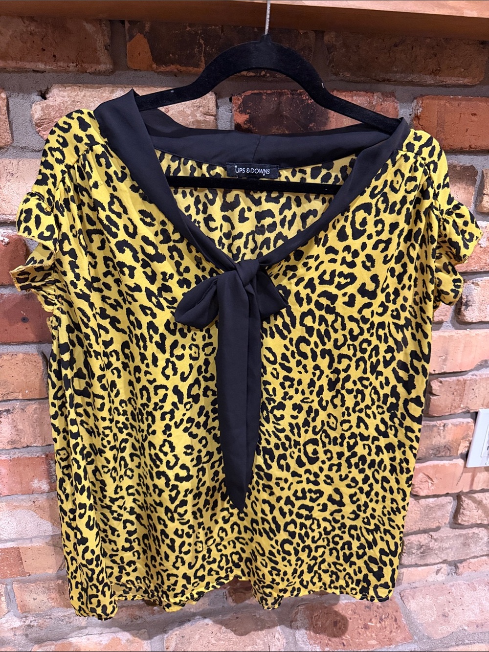 Sz 3X Yellow Leopard Print Tie-Neck Top